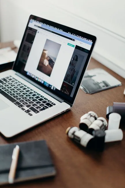 project-01-b Businesswoman working on laptop with Android 6.0 Marshmallow webpage open.
